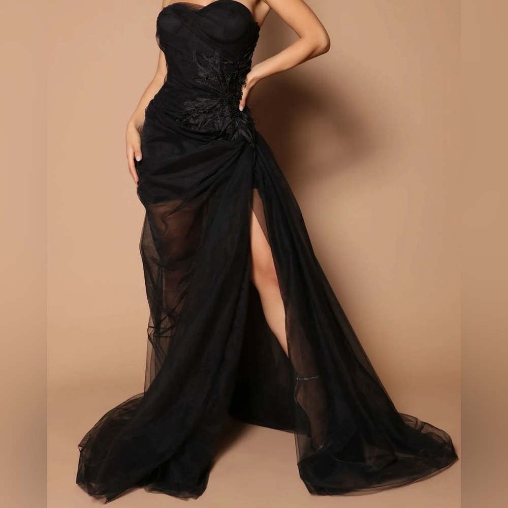 Fashion Nova Black Strapless Prom Dress